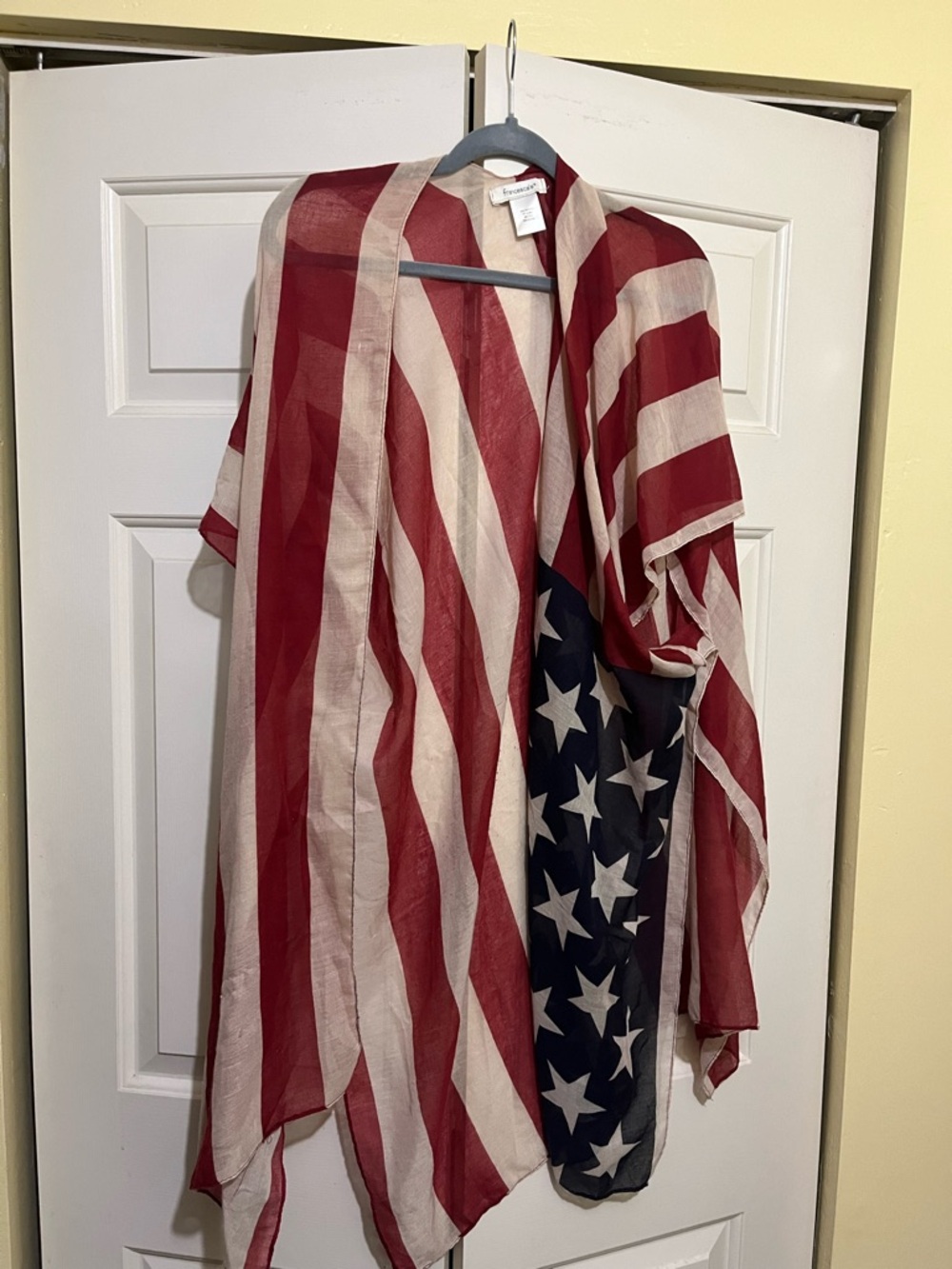 Francesca’s American flag Shaw. One Size.